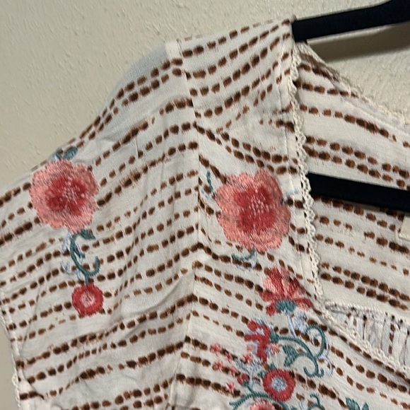 Savanna Jane floral peasant‎ embroidered blouse Size Medium short sleeve flowy - Picture 3 of 7